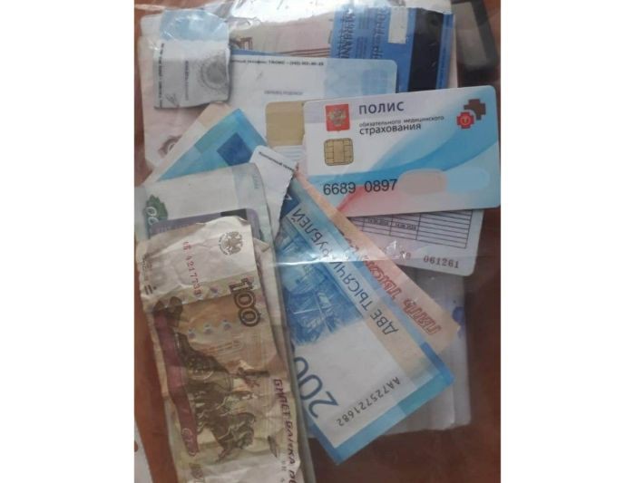 В Кольцово у пассажира украли рюкзак с телефоном, валютой и банковскими картами