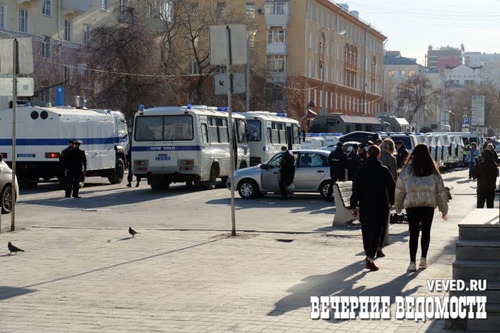 Полиция Екатеринбурга ожидает протестующих в центре города