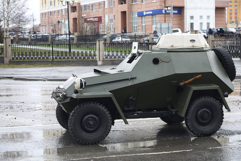 В Верхней Пышме ветераны локальных конфликтов сели за рычаги танков и самоходных орудий времен Великой Отечественной войны