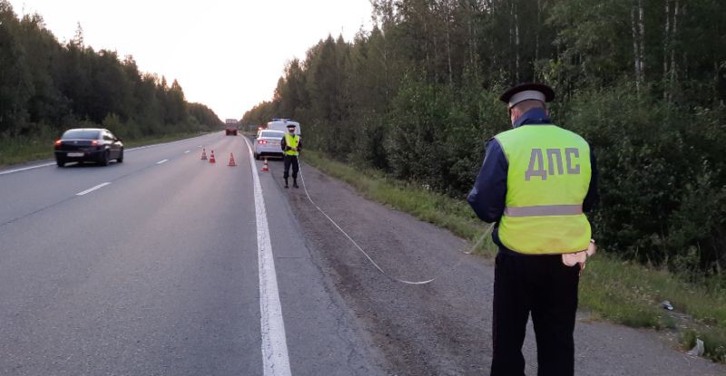 В ДТП по дороге из аэропорта Кольцово в Новоуральск погиб водитель иномарки