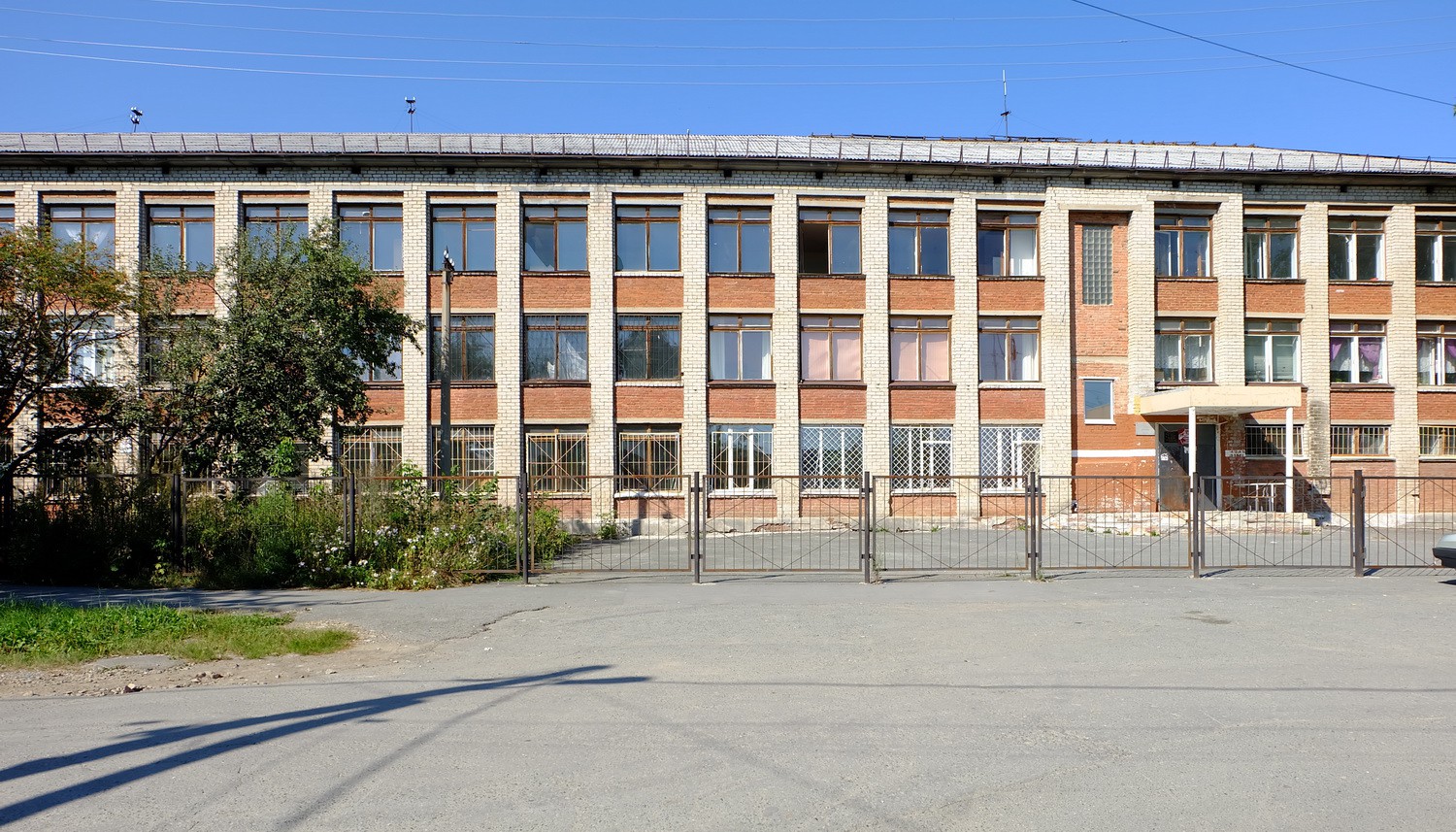 В екатеринбургском районе Изоплит открылась школа, не работавшая с 2013 года