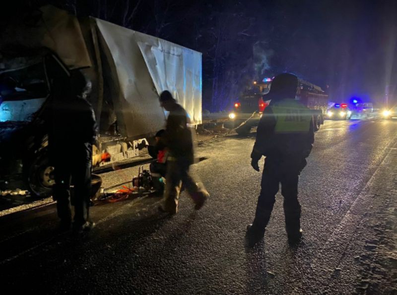 В столкновении грузовиков на трассе Екатеринбург – Тюмень погибли два человека