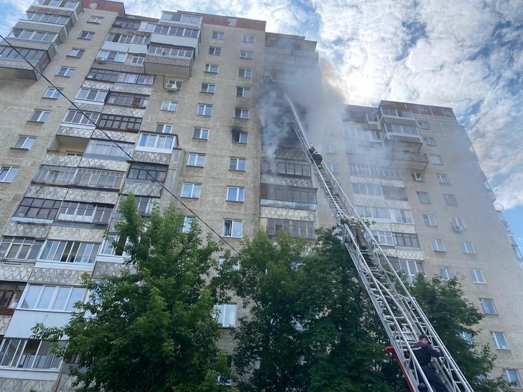 При пожаре в многоэтажке в Екатеринбурге погиб мужчина